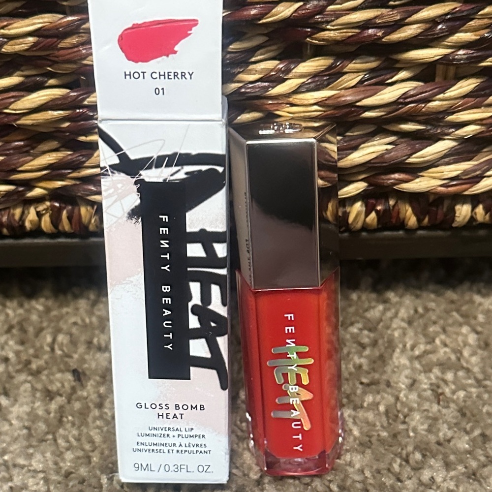 Fenty Beauty Gloss Bomb Heat - Hot Cherry